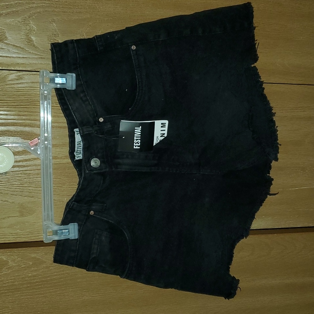 Size 11 black refuge denim short.